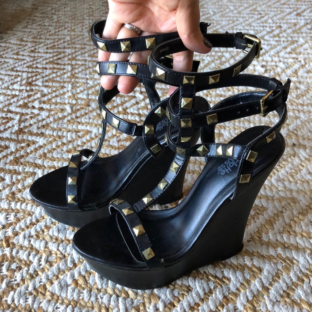 Edgy Wedges